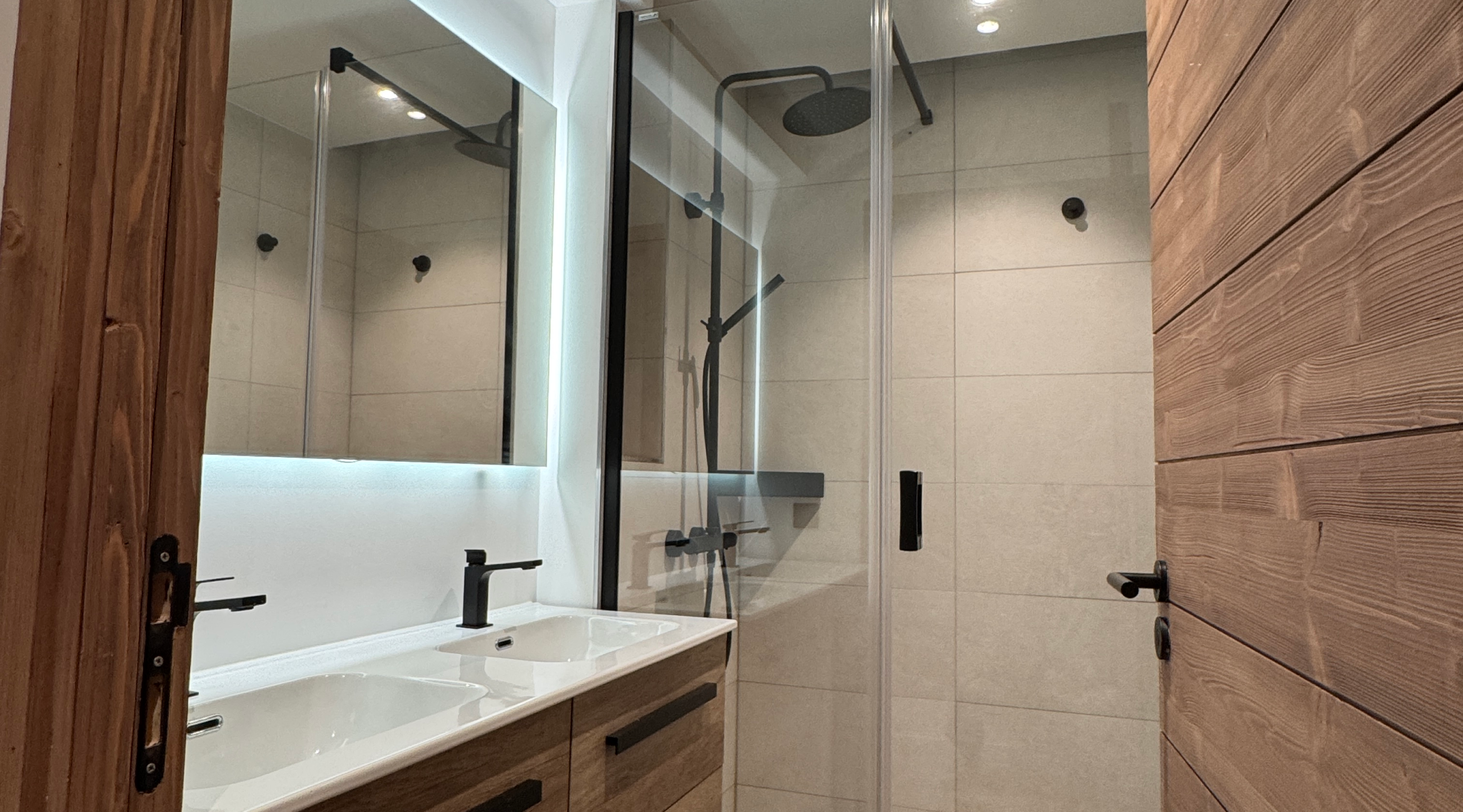 salle-de-bain-appartement-meribel-montaret Suite de l'Ours | Appartement Méribel Mottaret