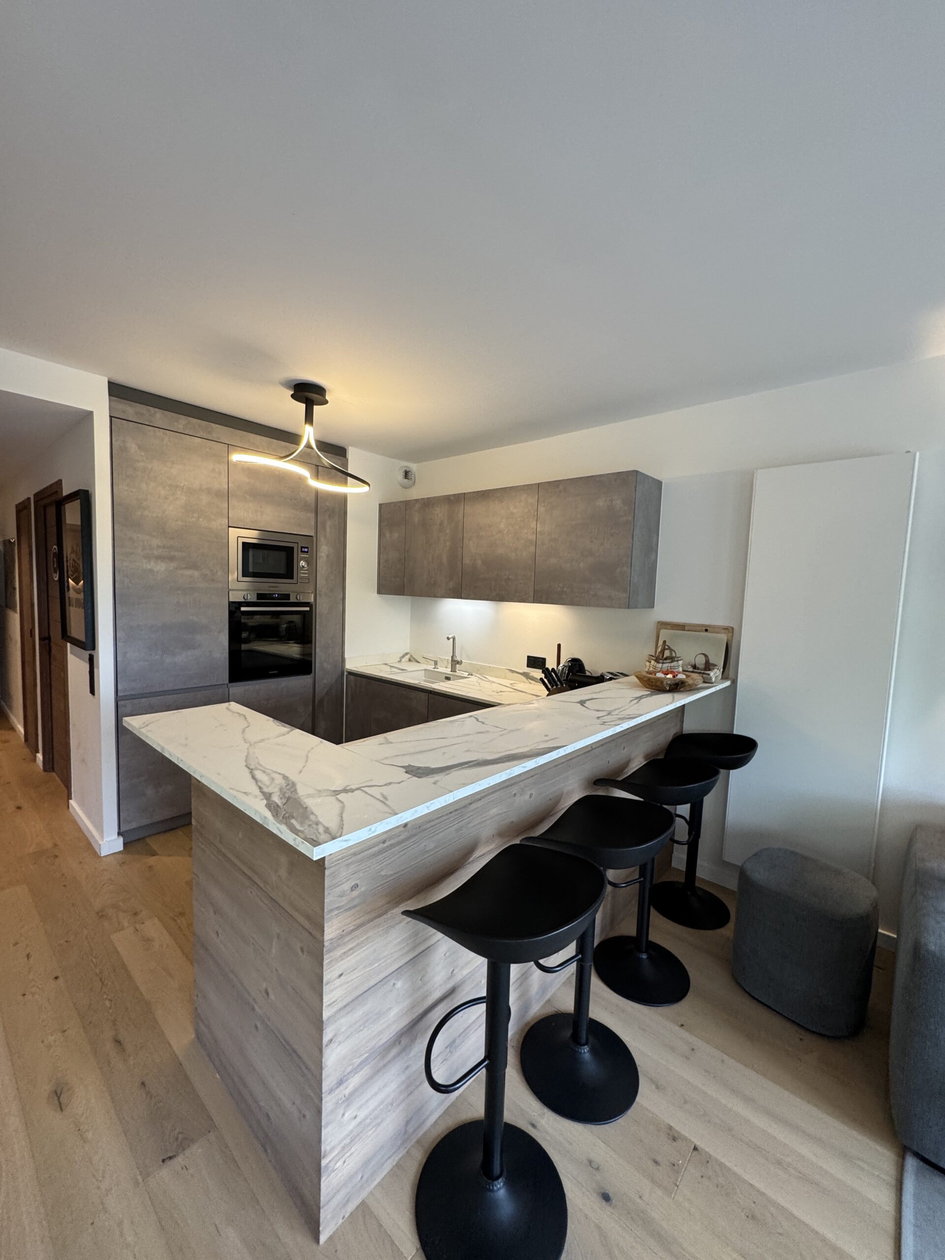 Accueil cuisine-appartement-suite-ours-meribel-mottaret-scaled Suite de l'Ours | Appartement Méribel Mottaret